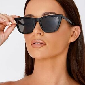 Don’t @ Me~ Quay Australia x Desi Perkins Limited Edition Black/Smoke Sunnies